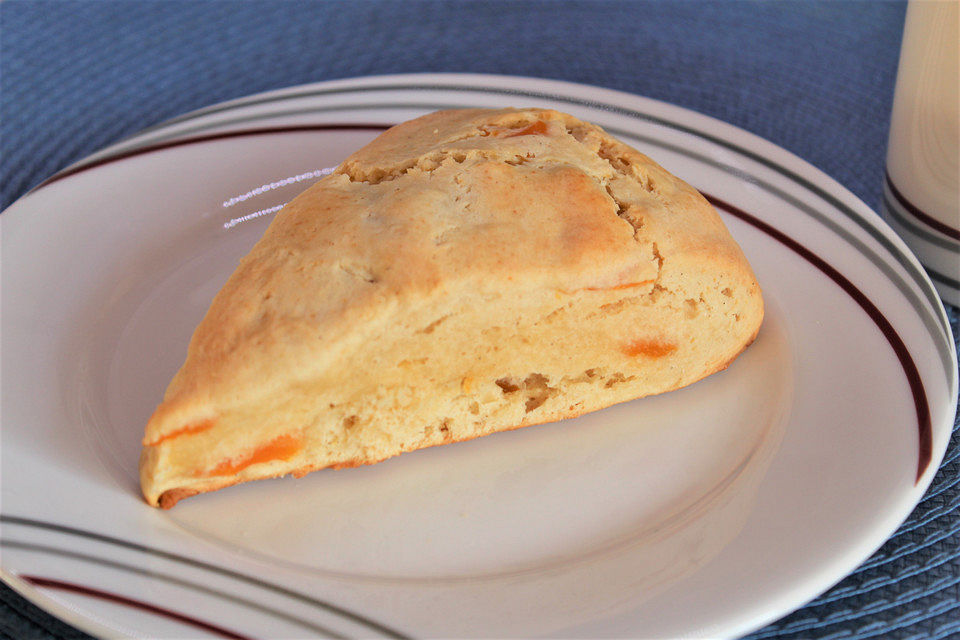 Scones mit Aprikosen und Frischkäse