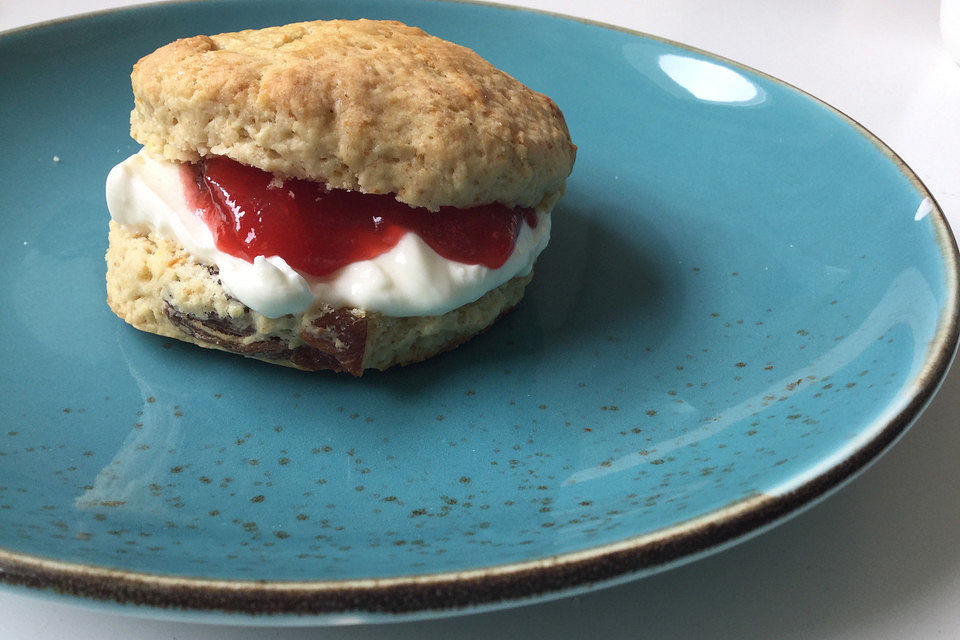 Scones mit Aprikosen und Frischkäse