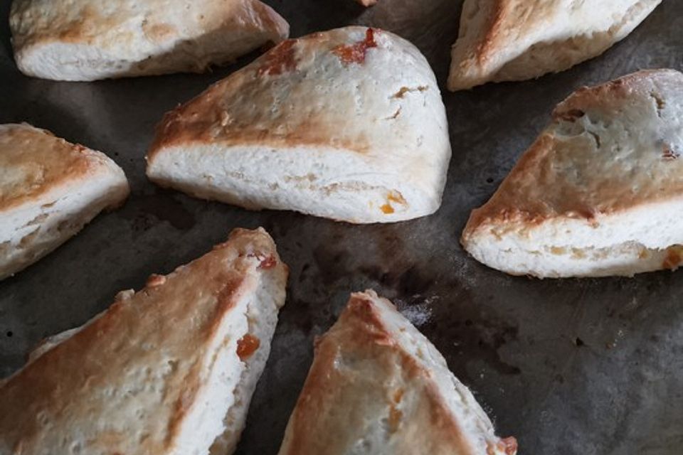 Scones mit Aprikosen und Frischkäse