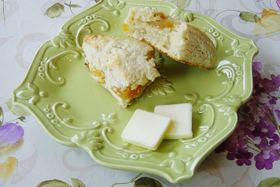 Scones mit Aprikosen und Frischkäse