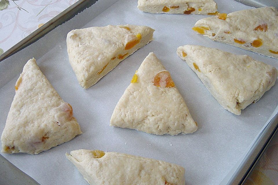 Scones mit Aprikosen und Frischkäse