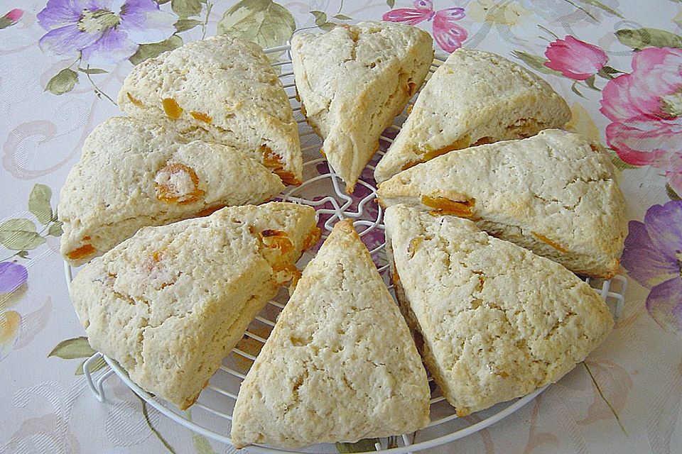 Scones mit Aprikosen und Frischkäse