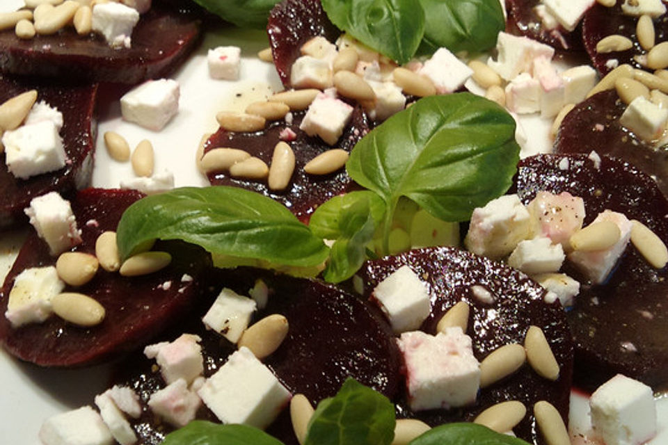 Rote Bete Salat mit Schafkäse & Balsamico - Dressing