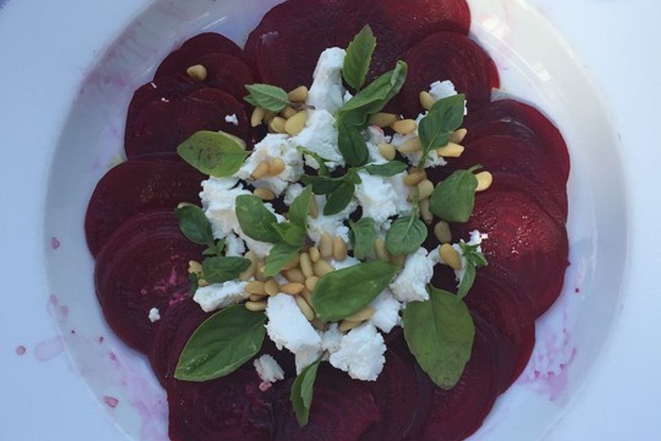 Rote Bete Salat mit Schafkäse & Balsamico - Dressing