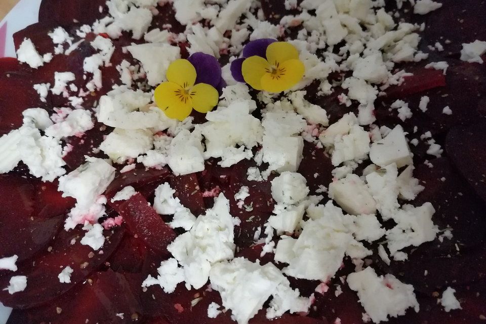 Rote Bete Salat mit Schafkäse & Balsamico - Dressing