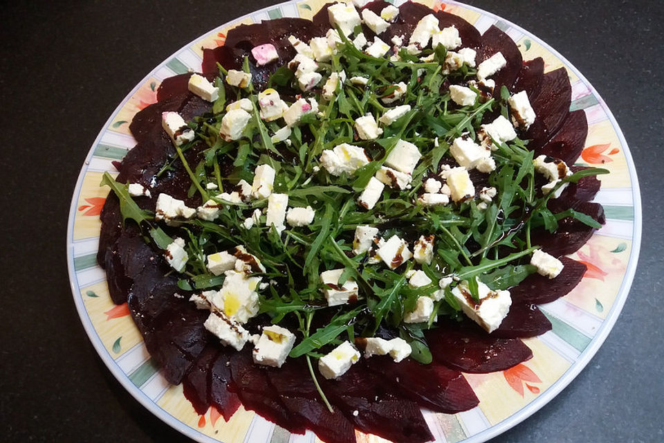 Rote Bete Salat mit Schafkäse & Balsamico - Dressing