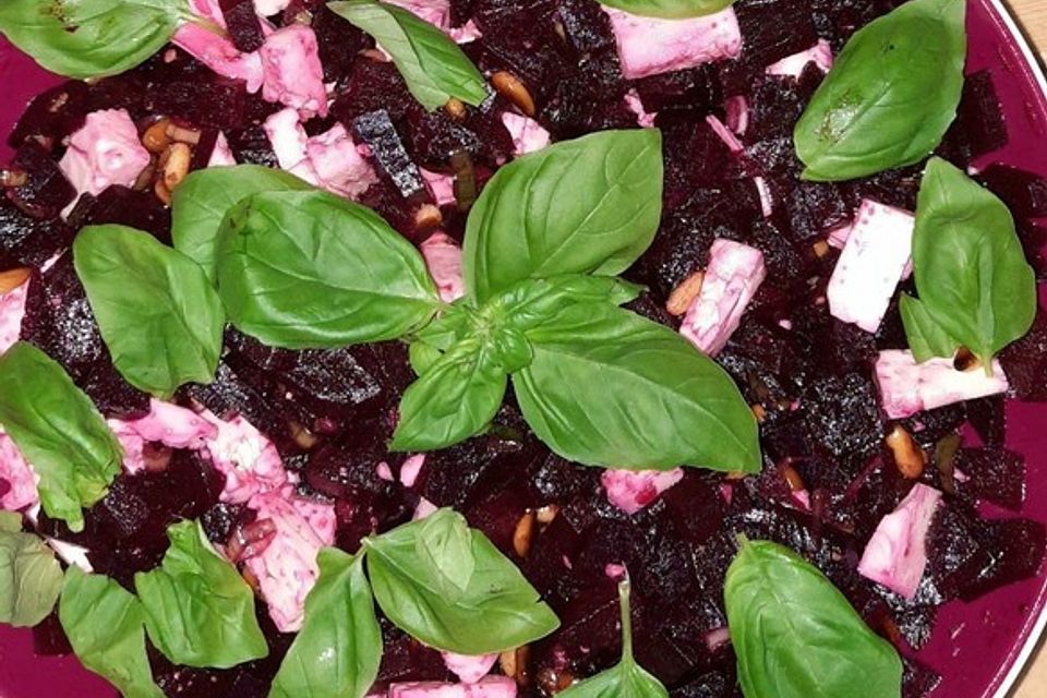 Rote Bete Salat mit Schafkäse & Balsamico - Dressing