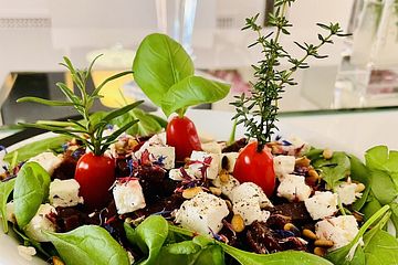 Rote Bete Salat mit Schafkäse & Balsamico - Dressing