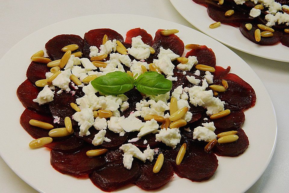 Rote Bete Salat mit Schafkäse & Balsamico - Dressing