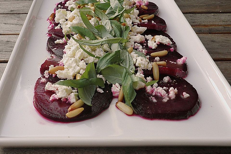 Rote Bete Salat mit Schafkäse & Balsamico - Dressing