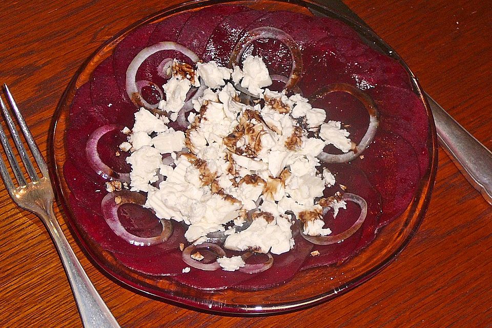 Rote Bete Salat mit Schafkäse & Balsamico - Dressing