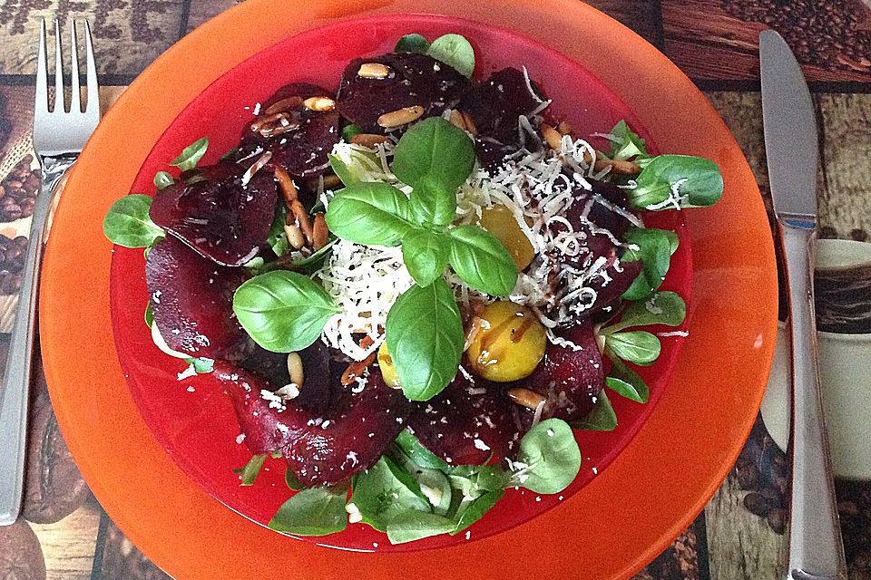 Rote Bete Salat mit Schafkäse & Balsamico - Dressing