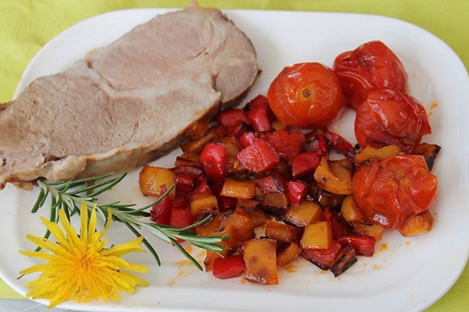 Salzbraten mit Paprika - Tomatengemüse