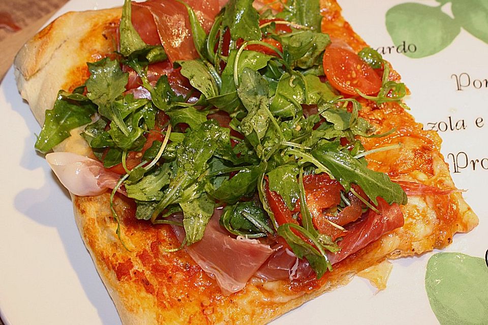 Rucola-Pizza mit Parmaschinken