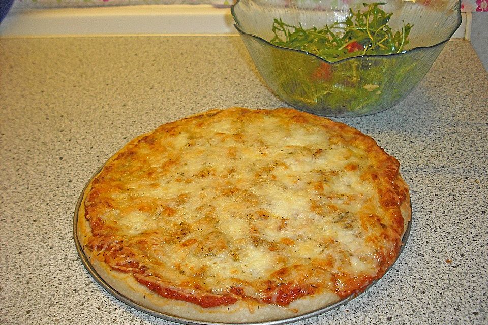 Rucola-Pizza mit Parmaschinken