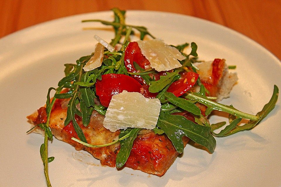 Rucola-Pizza mit Parmaschinken