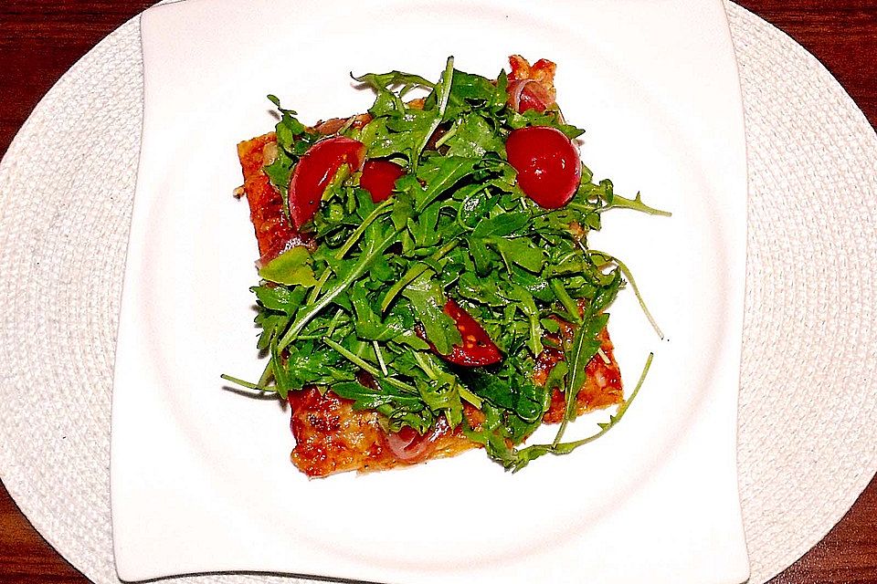 Rucola-Pizza mit Parmaschinken