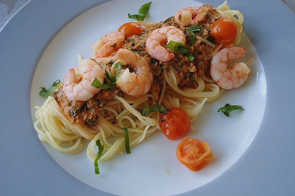 Spaghetti mit Garnelen in Tomaten - Rahm Soße und Bärlauch