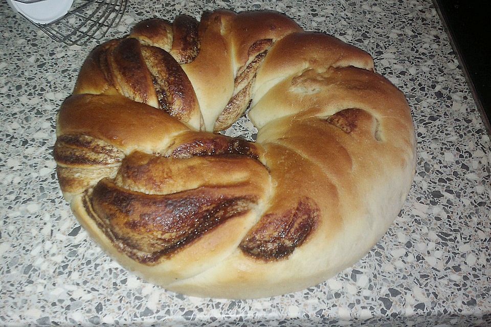Hefezopf mit Schokolade Hefezopf mit Schokolade