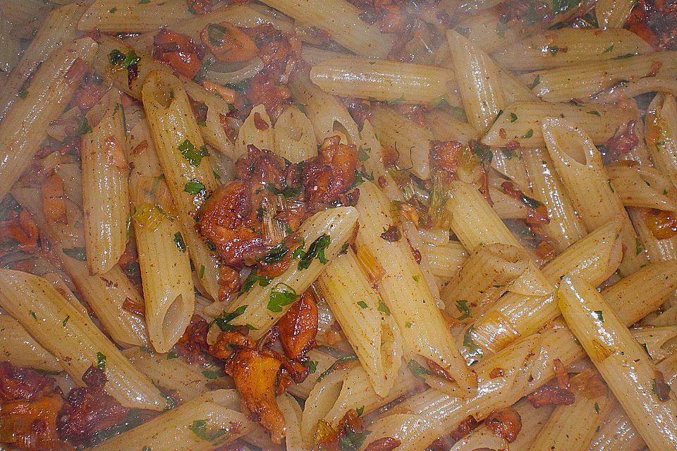 Pasta mit Eierschwammerl - Sauce