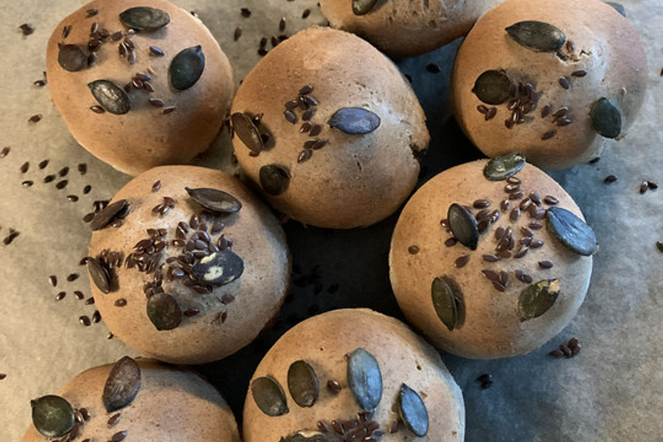 Schnelle Vollkornbrötchen aus Quark - Ölteig