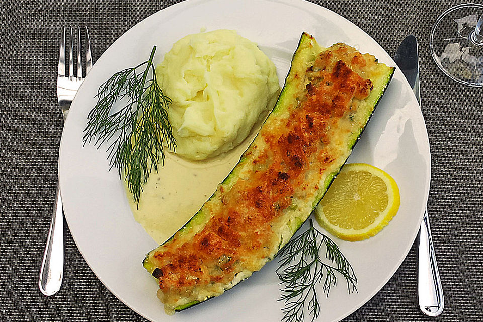 Zucchini mit Fisch - Garnelen - Füllung