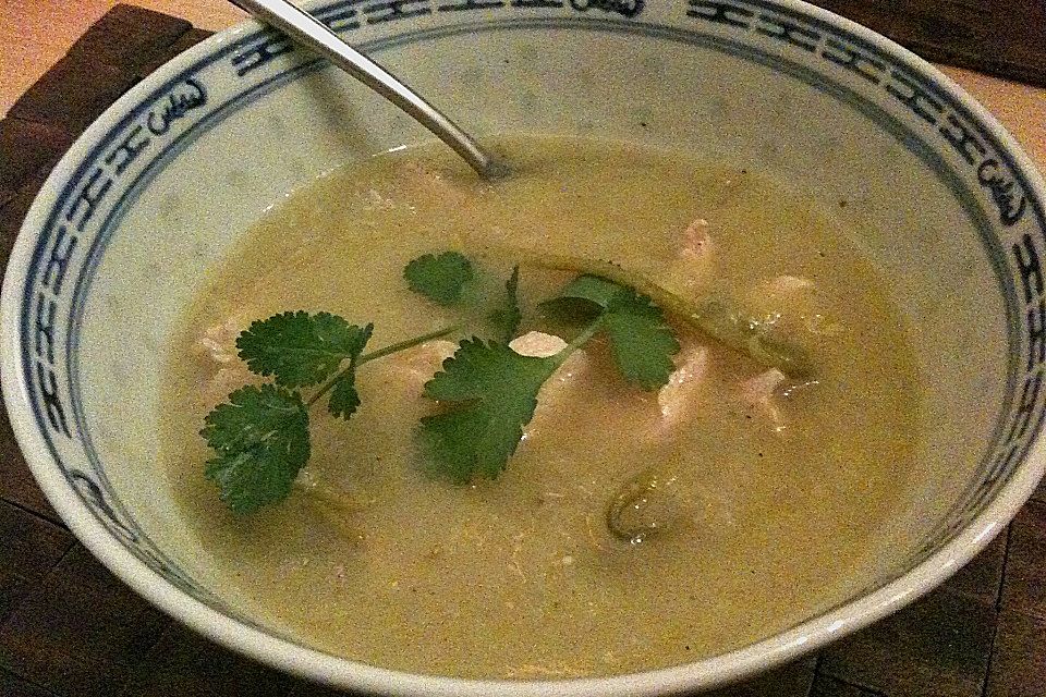 Momos Zitronengras - Hühnersuppe mit Spargel und Lauch