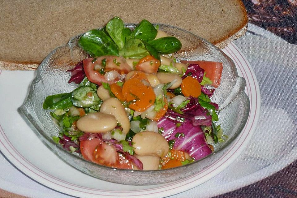 Bunter Bohnensalat