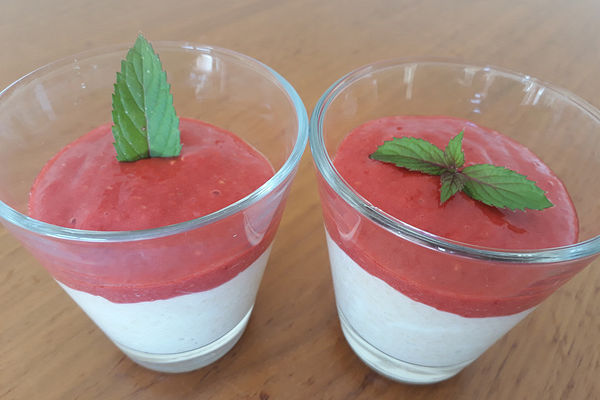 Joghurtcreme mit Baiser und Erdbeeren von funkelsteinchen | Chefkoch