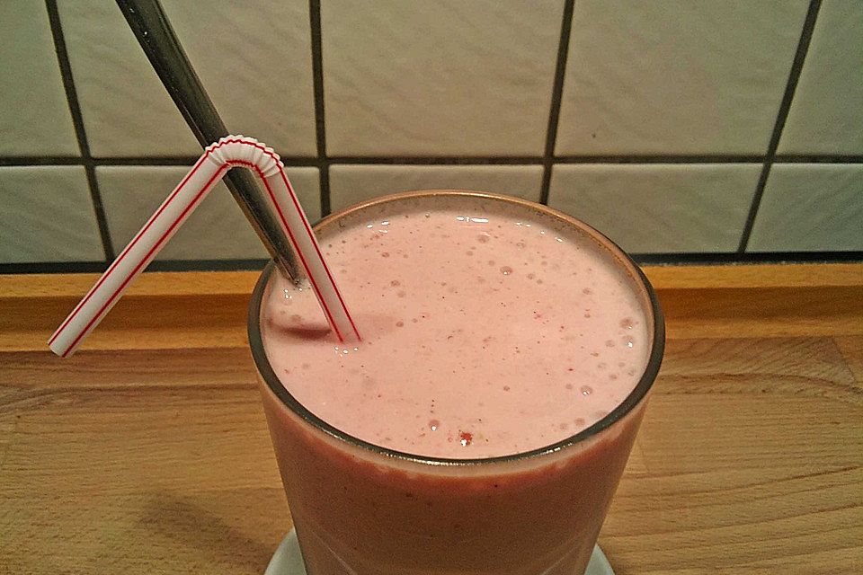 Leckerer Erdbeer - Vanille - Milchshake