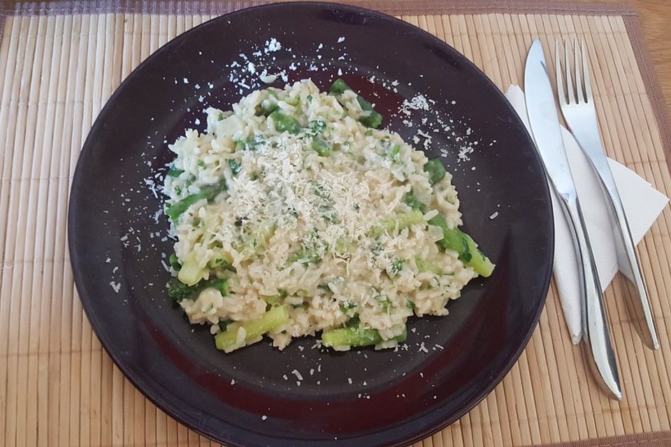 Risotto mit grünem Spargel und Parmesan