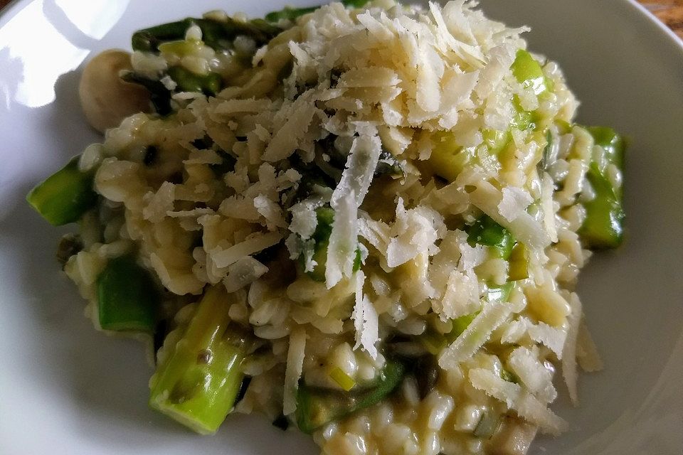 Risotto mit grünem Spargel und Parmesan