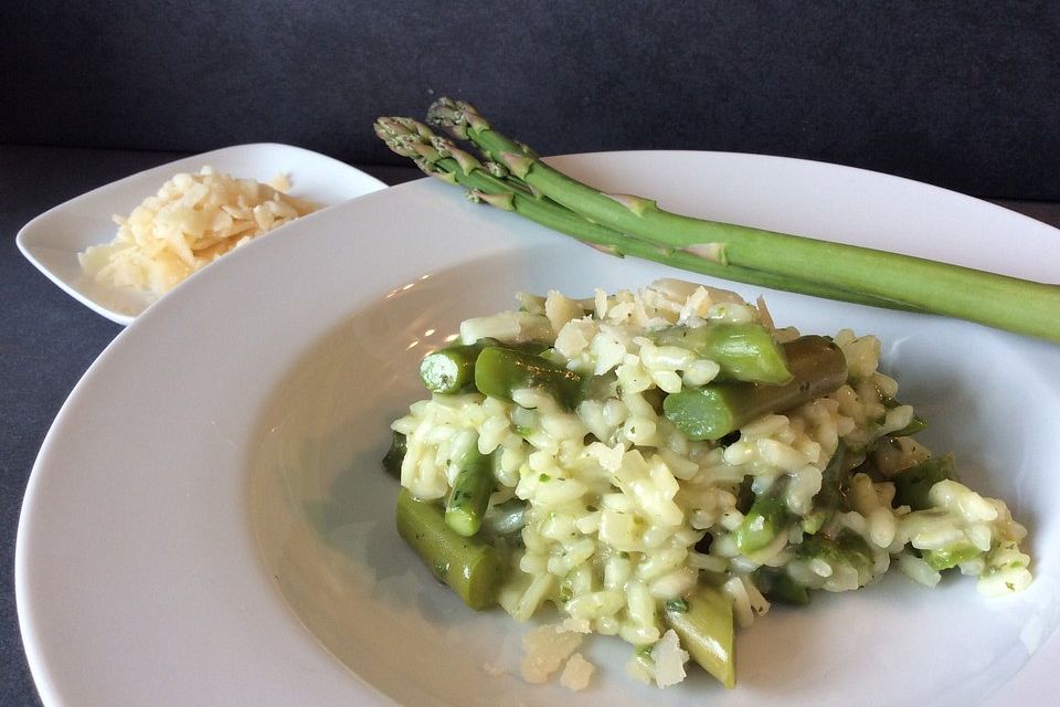 Risotto mit grünem Spargel und Parmesan