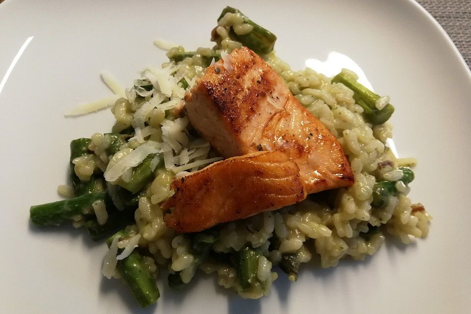 Risotto mit grünem Spargel und Parmesan