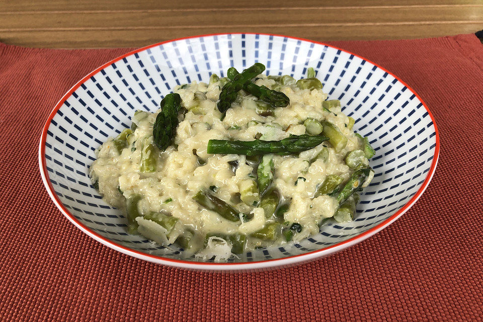 Risotto mit grünem Spargel und Parmesan