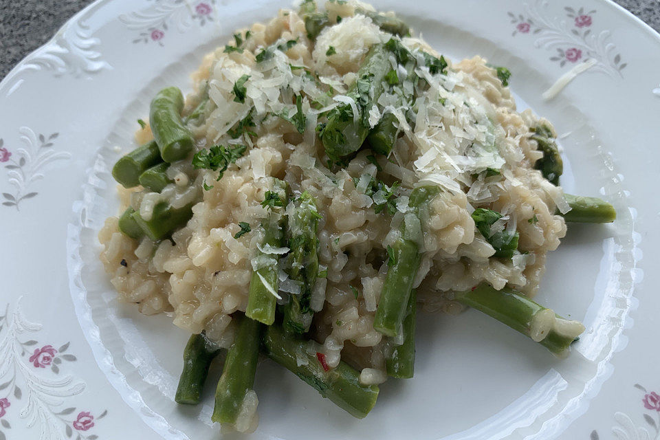 Risotto mit grünem Spargel und Parmesan