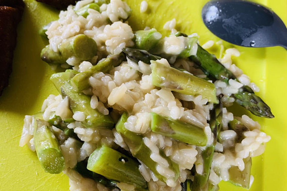 Risotto mit grünem Spargel und Parmesan