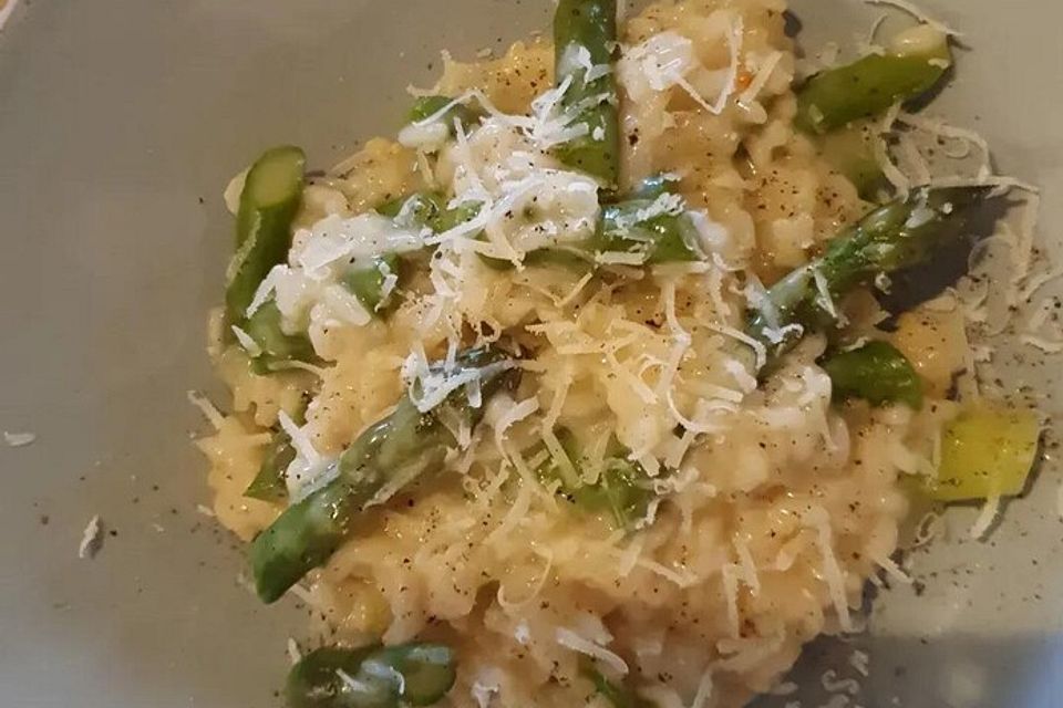 Risotto mit grünem Spargel und Parmesan