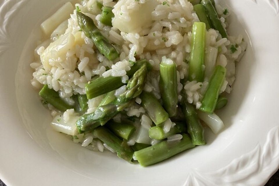 Risotto mit grünem Spargel und Parmesan