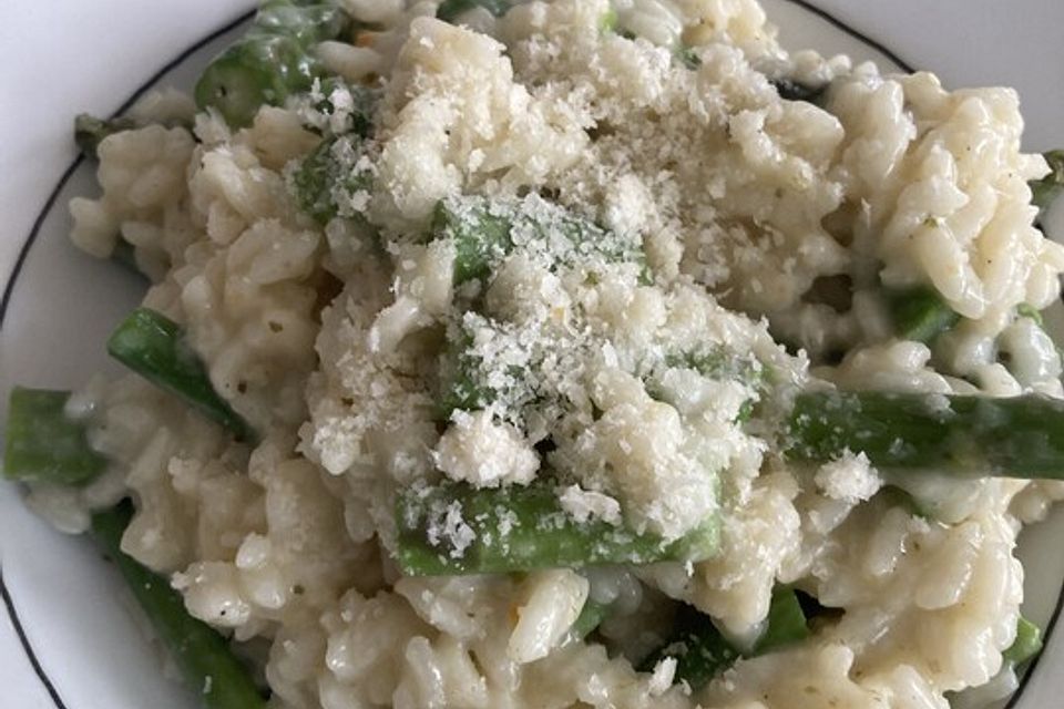 Risotto mit grünem Spargel und Parmesan