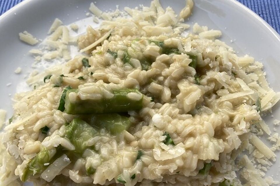 Risotto mit grünem Spargel und Parmesan