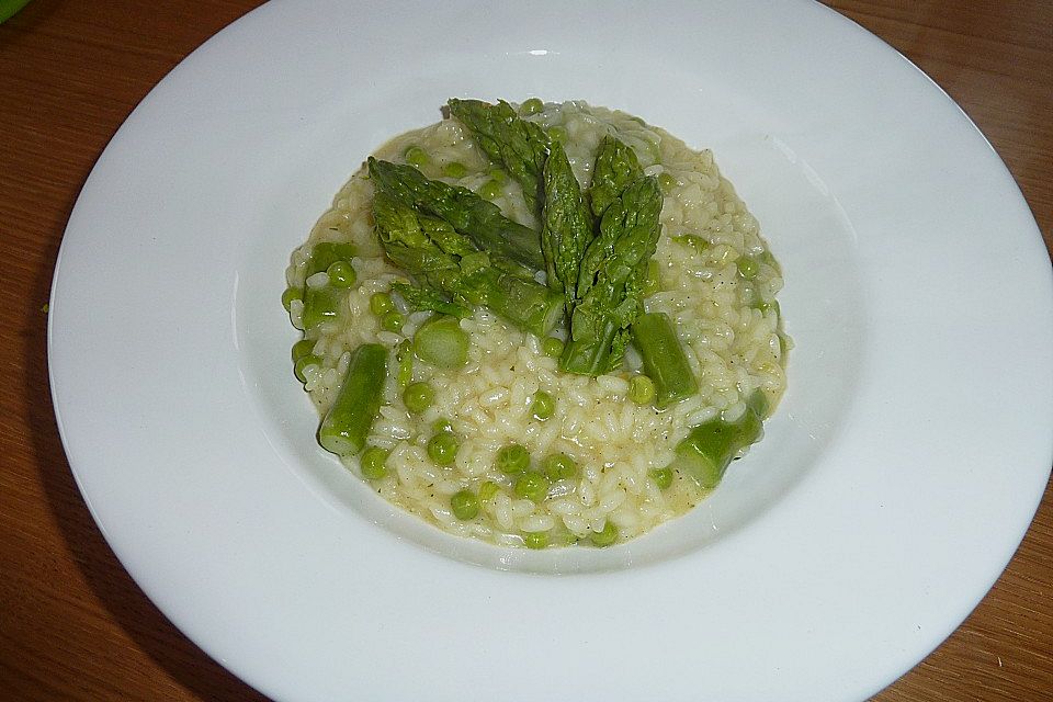 Risotto mit grünem Spargel und Parmesan