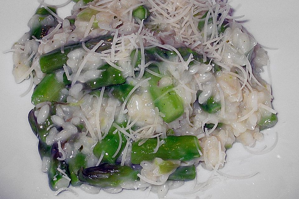 Risotto mit grünem Spargel und Parmesan