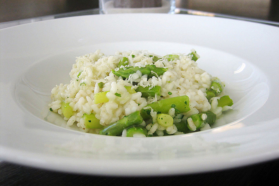 Risotto mit grünem Spargel und Parmesan