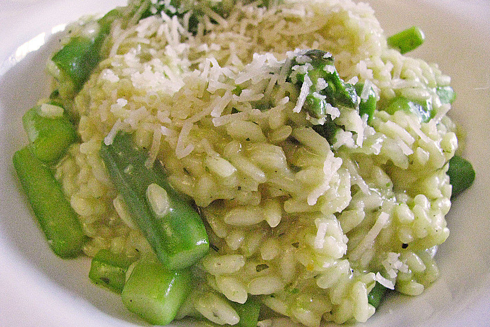 Risotto mit grünem Spargel und Parmesan