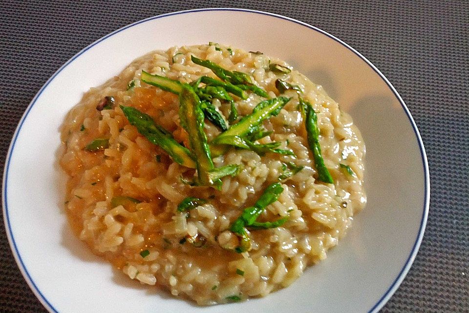 Risotto mit grünem Spargel und Parmesan