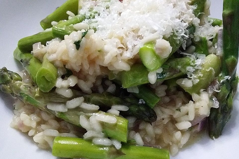 Risotto mit grünem Spargel und Parmesan