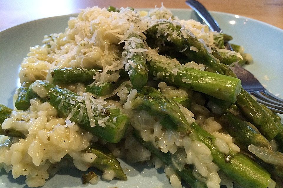 Risotto mit grünem Spargel und Parmesan