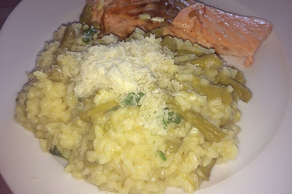 Risotto mit grünem Spargel und Parmesan