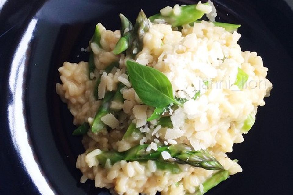 Risotto mit grünem Spargel und Parmesan